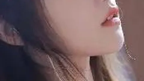 “疑云重重，坎宁安誓与火箭对决，信心燃爆全场！”