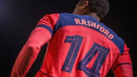 半场战报：布莱顿与水晶宫0-0僵局难破，邓克头球惊魂，双方均未擦出火花！