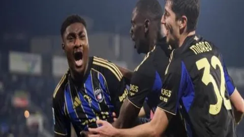 “神速还原：中国少年魔方技艺非凡，屡创新高领跑世界纪录”