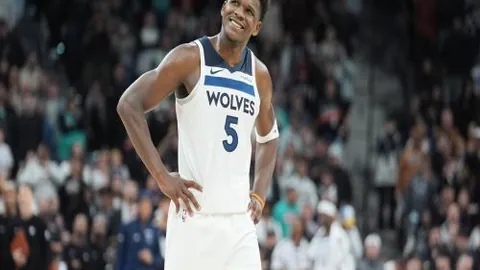 尼克斯对鹈鹕NBA比赛数据分析